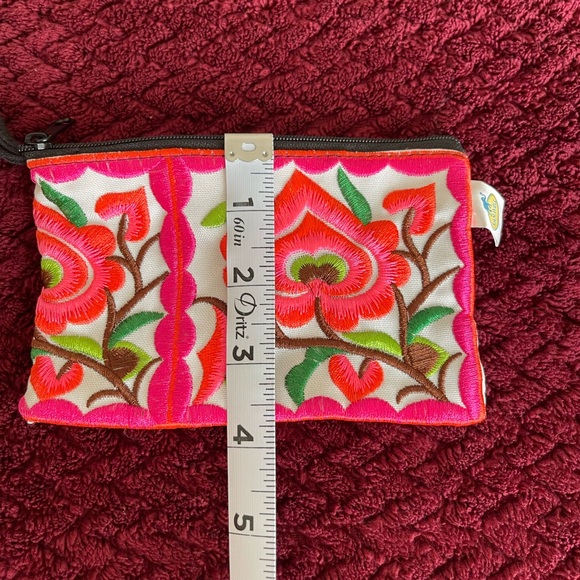 🌺 Embroidered Pouch - Picture 7 of 7